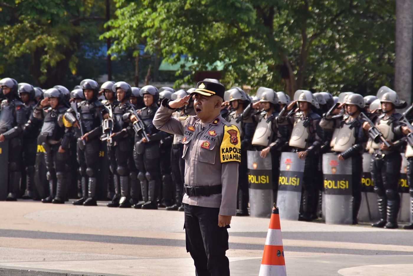 Amankan Wilayah, PJU Polrestabes Bandung Dampingi Kapolrestabes Latih Kesiapan Personel Hadapi Huru-Hara