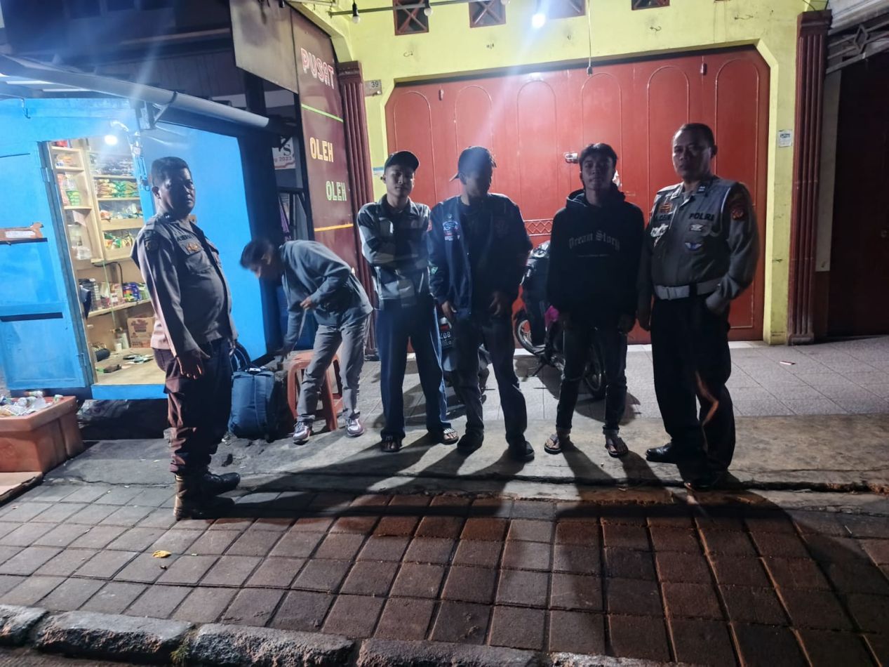 Antisipasi Kejahatan di Malam Hari, Polsek Cikijing  Intensifkan Patroli Malam