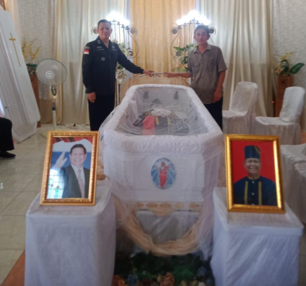KABAR DUKACITA: Mantan Anggota DPR RI Drs. Berny Tamara Berpulang, Jenazah Telah Tiba di Kampung Halaman Minahasa Selatan