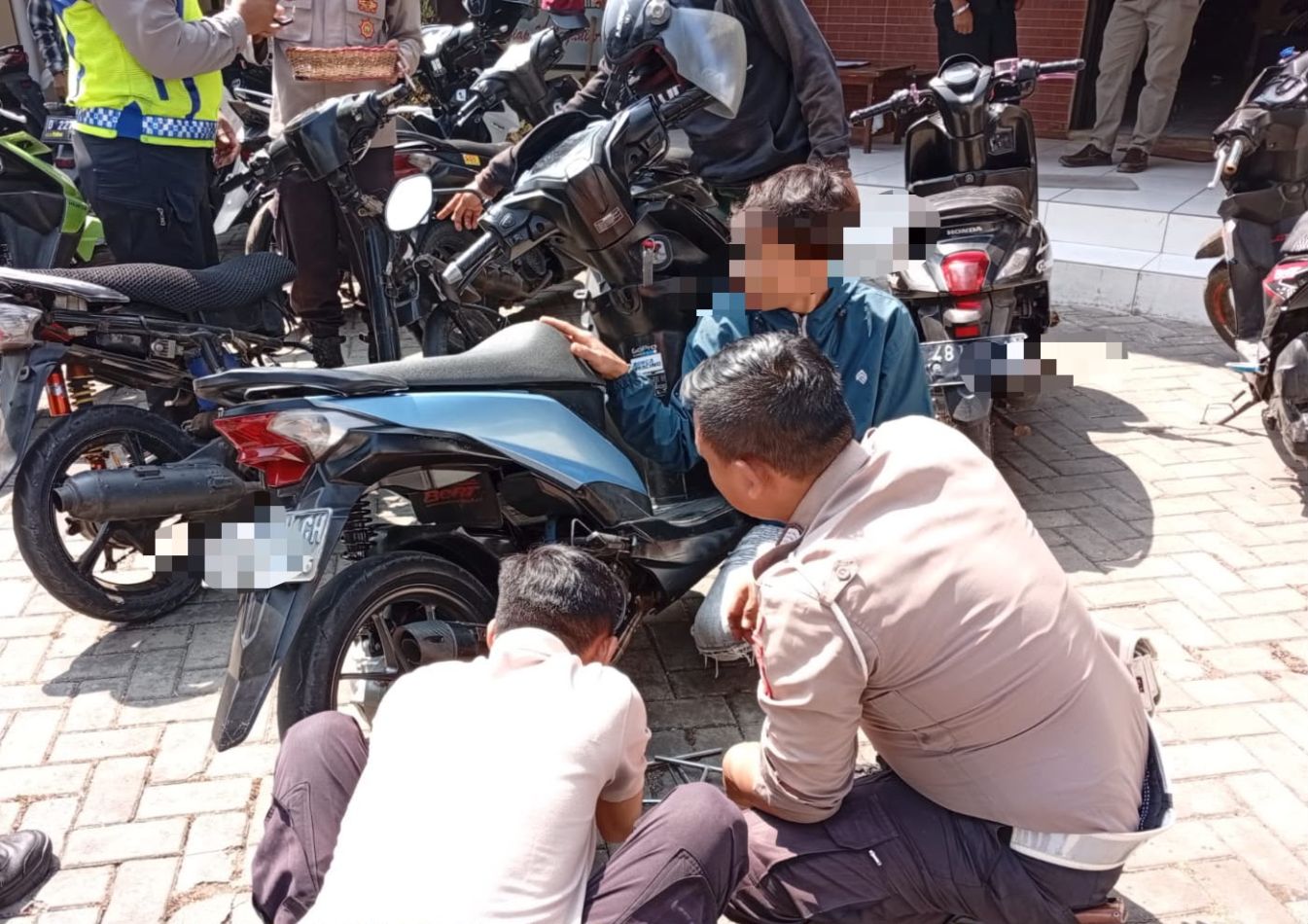 Polsek Karangpawitan Razia Knalpot Brong, Lima Knalpot Tidak Sesuai Standar Diamankan
