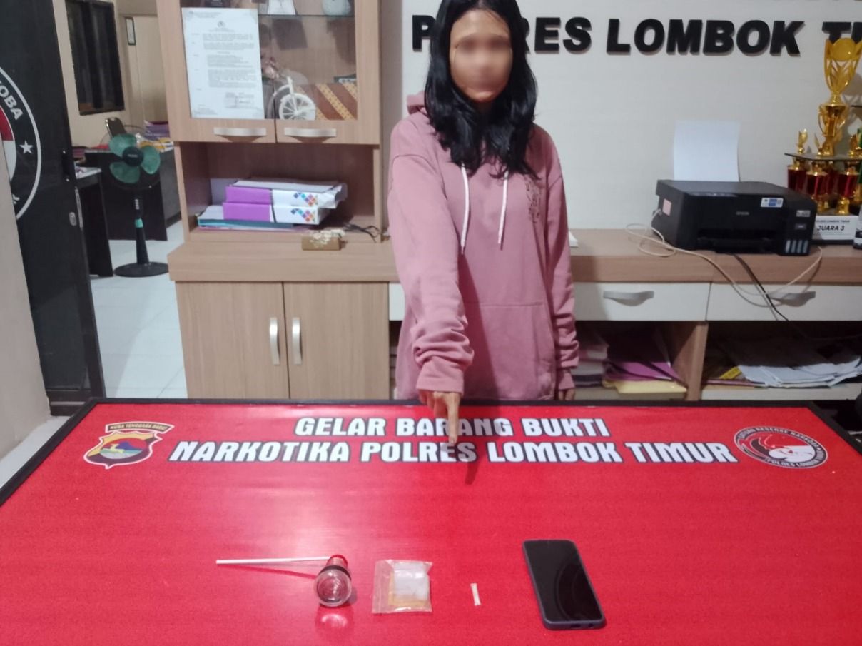 Satresnarkoba Lombok Timur Gerebek Rumah di Sandubaya, Empat Orang Diamankan dan Sabu 1 Gram Disita
